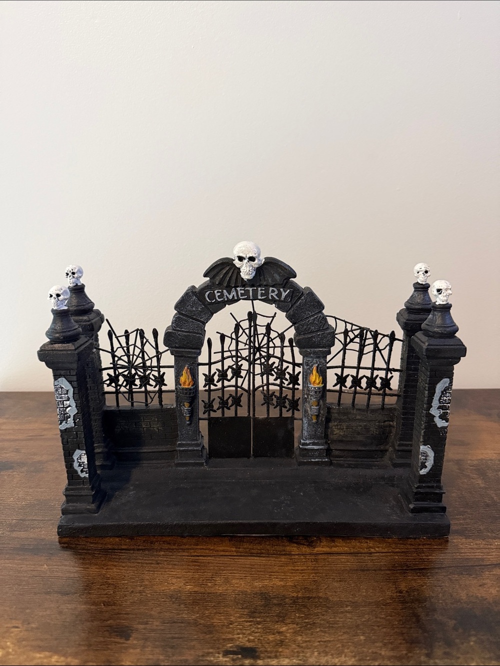 Ashland Halloween Village Town Cemetery Gate Skulls Entrance 8” Tall 11” Wide